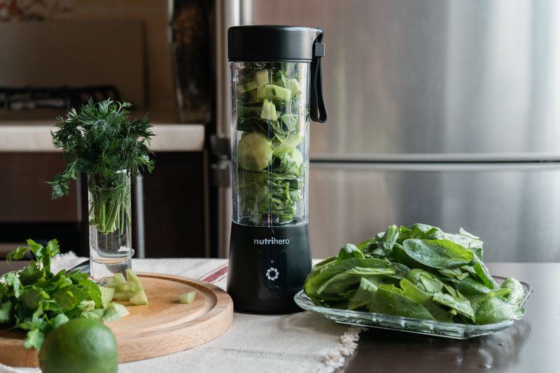 Green Detox Juice with cucumber and spinach